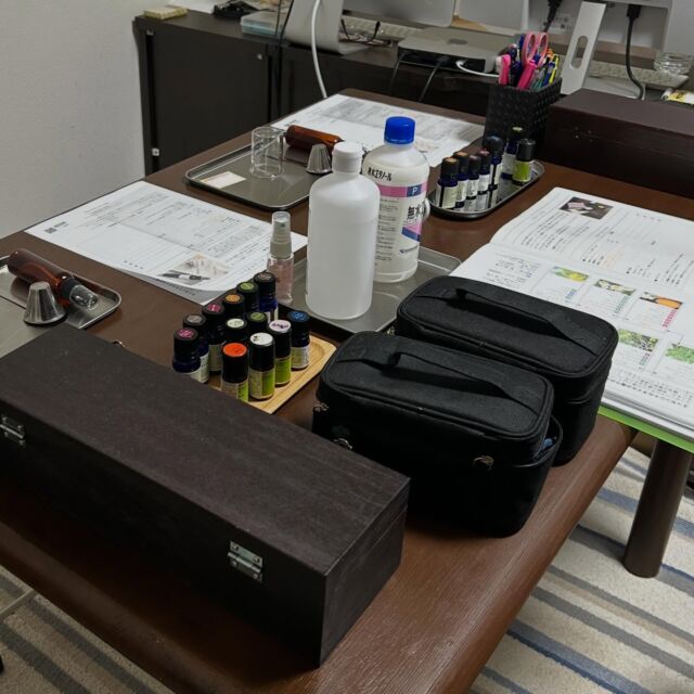 明日はルームスプレーのワークショップから。季節のワークショップ以外は、ご都合の良い日時でリクエスト承っております。

お気軽にお問い合わせください。