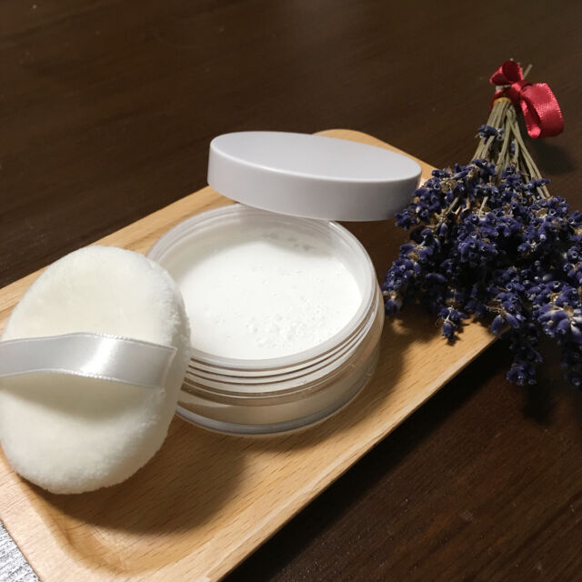 こんにちわ。みなさんお元気ですか？
ウィズアロマです。
週末は季節のワークショップです。

6月は「UVケアボディパウダー」です！

21日は父の日ですね。デオドラント対策にも役立つ、ボディパウダーは父の日のプレゼントにもお勧めです！

6月21日（日）
11:00〜、14:00〜

所要時間1時間：各定員2名
2,750円（税込）

ボディパウダー 15gを作り、その日にお持ち帰りいただけます。

次回は6月27日（土）
13:00〜、15:00〜です。

パール素材をプラスすると、お肌も綺麗にみせてくれます。好きな香りを身に纏いストレスを軽減しませんか。運動後のケアにもお勧めです。

https://www.with-aroma.jp/season_workshop/202606ws/

ご予約は前日18時まで。
日程の合わない方は、都合の良い日時でご相談ください。

当サロンのワークショップは初心者を対象に、皆さんで楽しんで制作していただく講座になっております。お一人様でのご参加も可能です。お気軽にご参加ください。

また4月にオーナー変更によりマンション名が変更になっております。

旧：コスモリード大阪本町
　　↓ ↓ ↓
新：CALLING大阪本町

現在マンション名のプレート看板が設置されておらず、ご案内ができておりませんでした。

ドアのガラスが丸になっており、とても特徴的ですので、目印にご来店いただけると幸いです。

今後もお客様が快適にご利用いただけるよう努力してまいりますので、引き続きご愛顧のほどよろしくお願いいたします。
