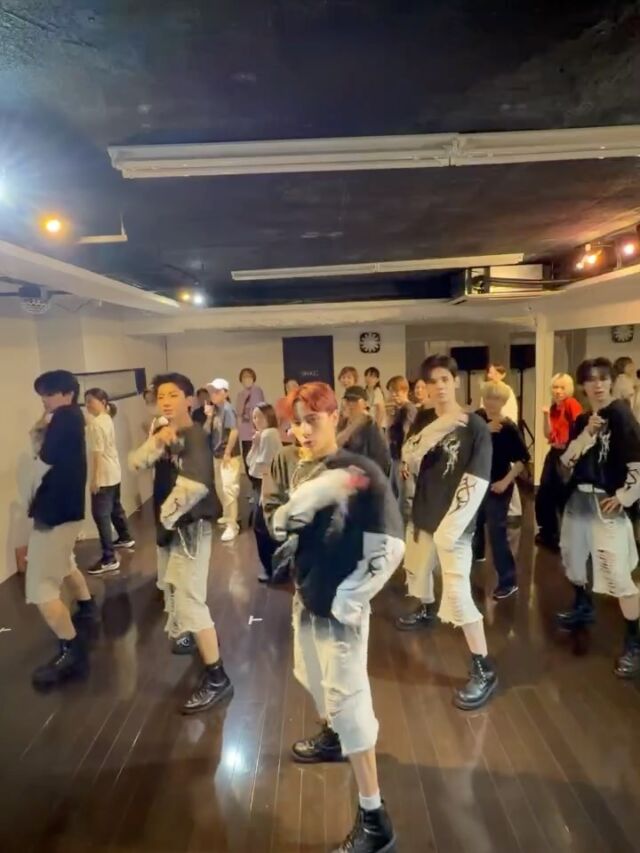 昨日はfipstaで現役K-popアイドルのNTnee によるダンスワークショップがあり参加して来ました。

キレのあるダンスを近くで観る事が出来て良い経験になりました。エンティーニのメンバーの皆さん優しく教えてくれてありがとうございます。活躍応援してます。

8/9までTakara Osakaで公演中で、初めての方は無料で観覧できるので、興味のある方は公式サイトをチェックしてくださいね。

https://www.instagram.com/ntnee_zip?igsh=Y2t0MG5ydWhia2l6

#ntnee 
#エンティーニ